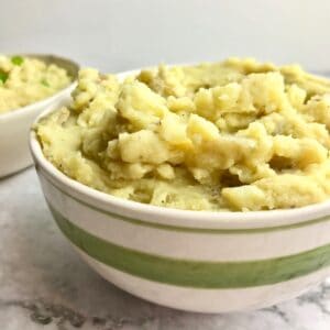 A bowl of dairy-free mashed potatoes.